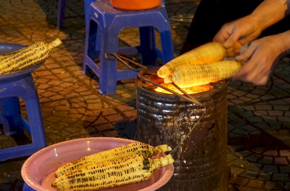 These street food stalls usually open at night